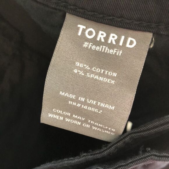 Torrid 3.5” Military Stretch Twill Mid-rise Short Size 18 NWT Deep black - Picture 5 of 8